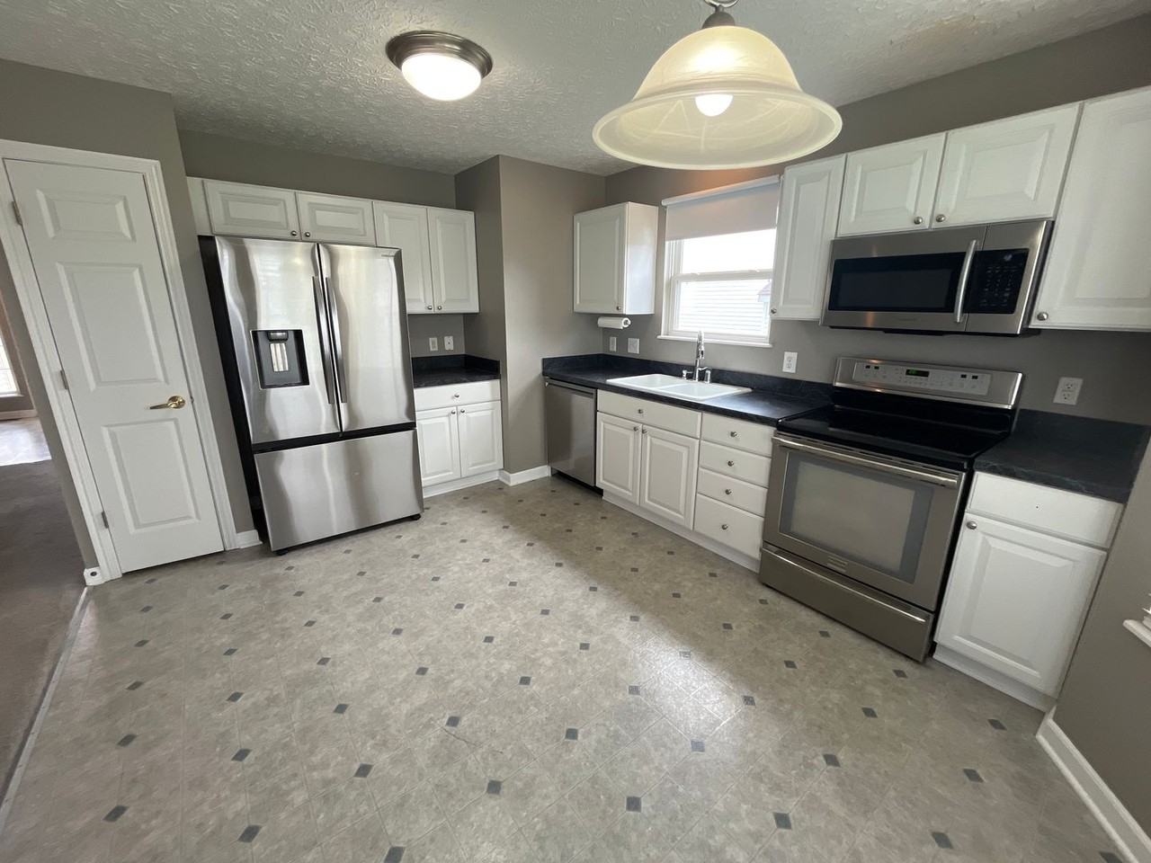 435 Vanderbuilt St - Photo 6 of 29
