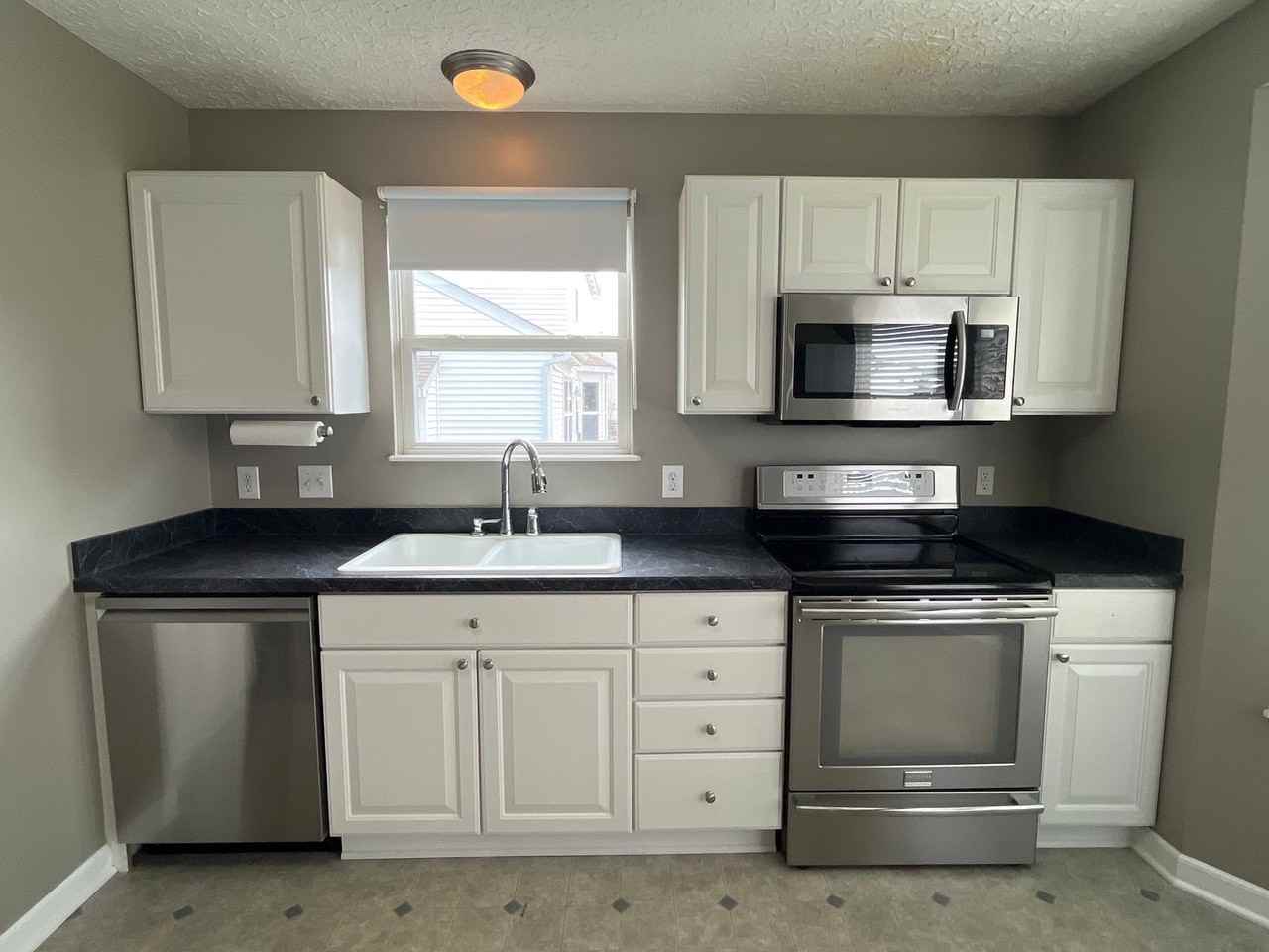 435 Vanderbuilt St - Photo 7 of 29