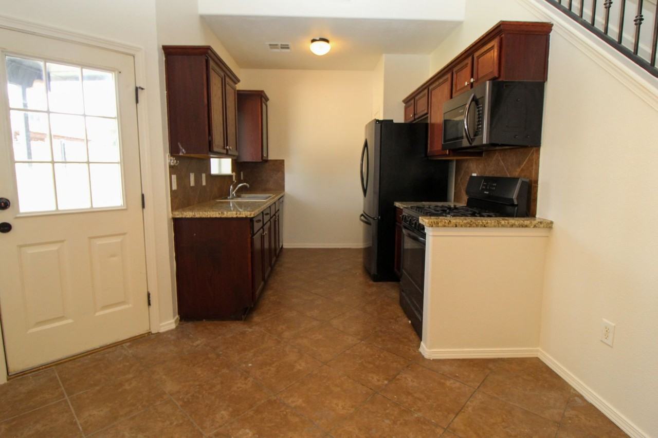 2210 Hannah Leigh St - Photo 3 of 19