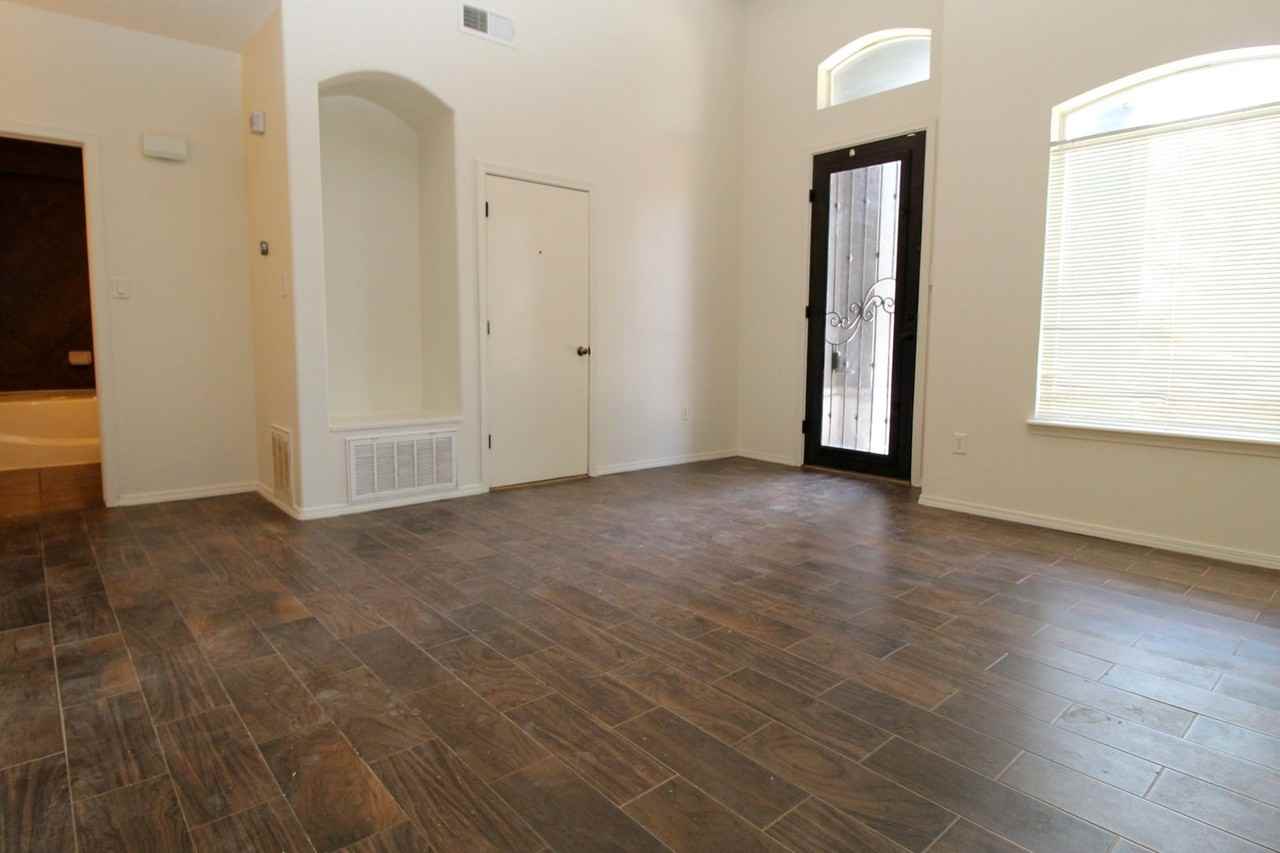 2210 Hannah Leigh St - Photo 4 of 19