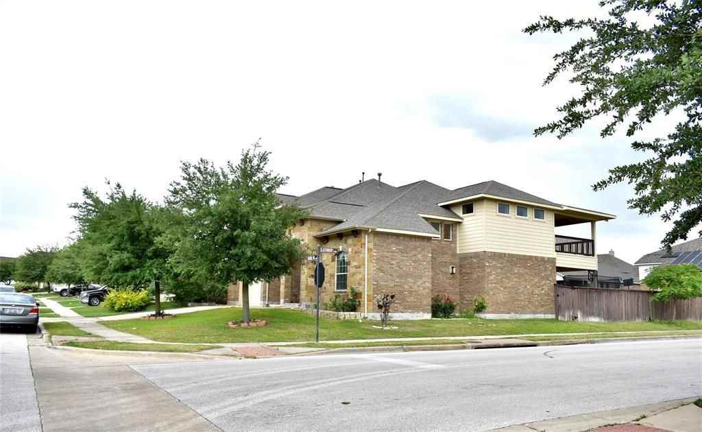 20016 Wearyall Hill Ln - Photo 3 of 23
