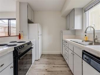 1201 Santa Ynez Ave ##E - Photo 3 of 24