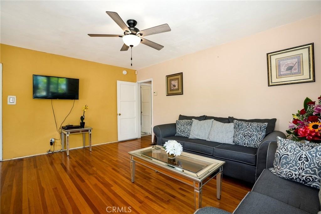 7838 Craner Ave - Photo 7 of 24