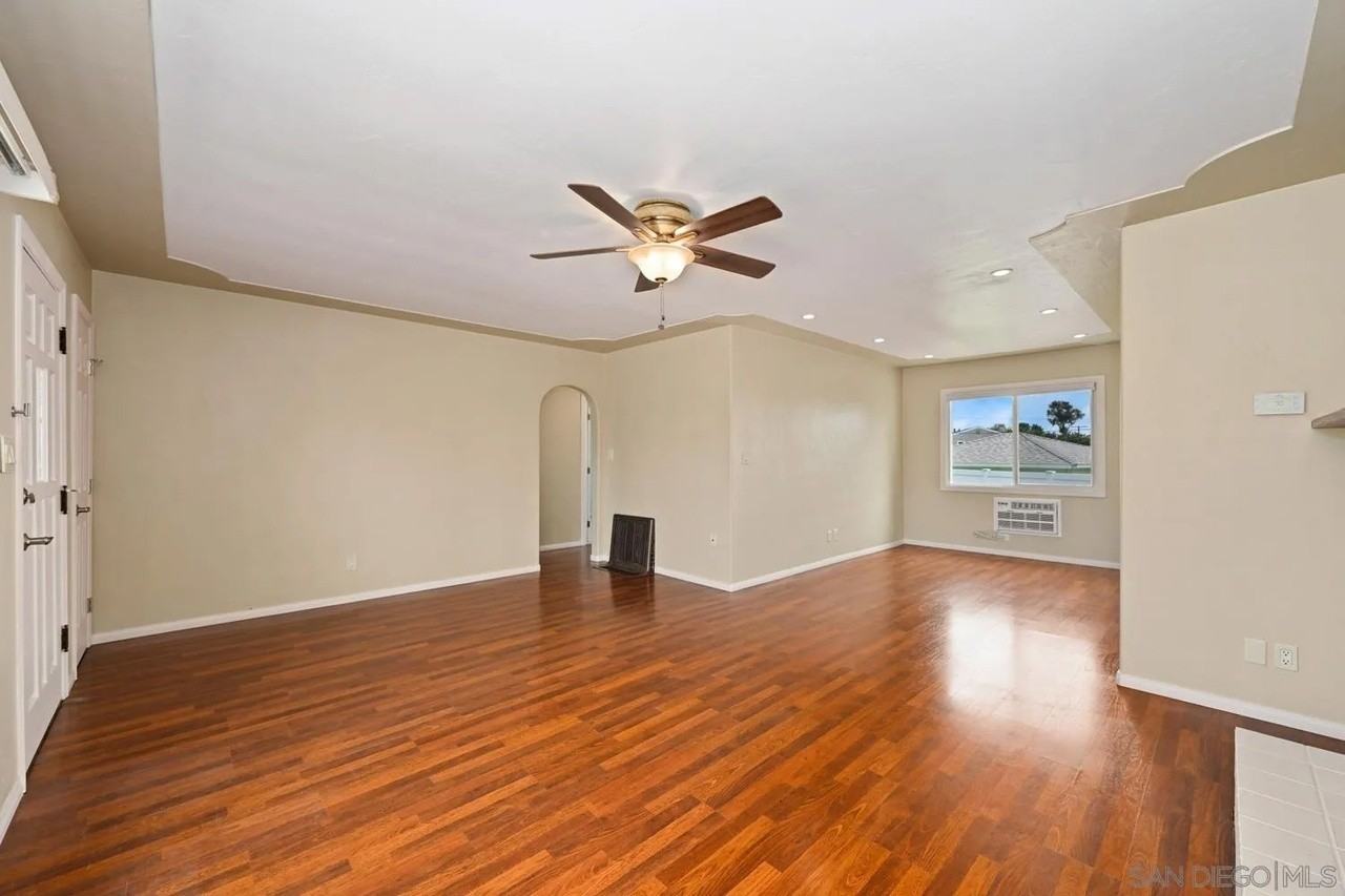 820 Country Club Dr - Photo 3 of 18