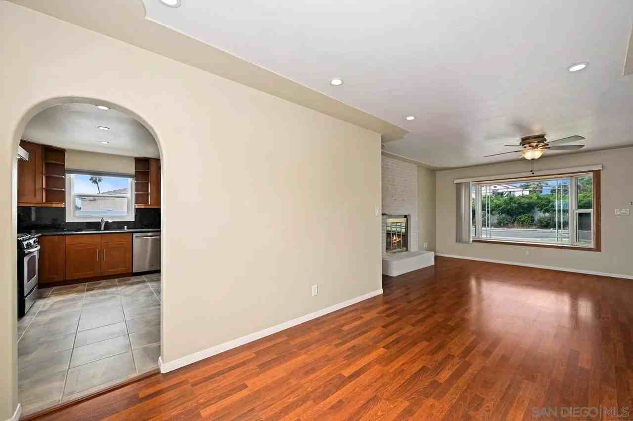 820 Country Club Dr - Photo 5 of 18