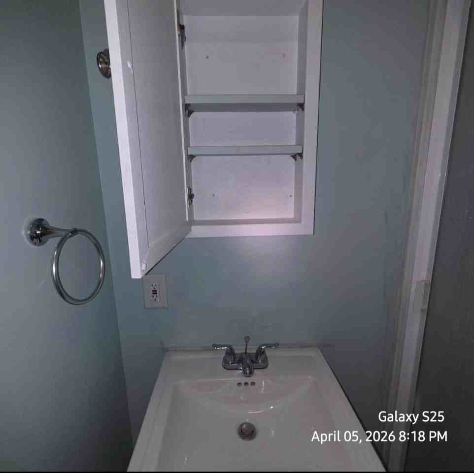 1128 Portage Ave #1A - Photo 4 of 10