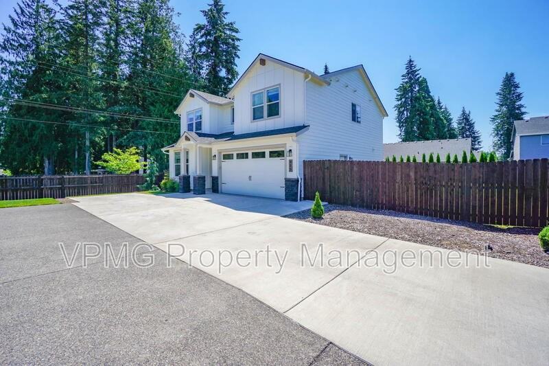 935 Se 36th St - Photo 2 of 48