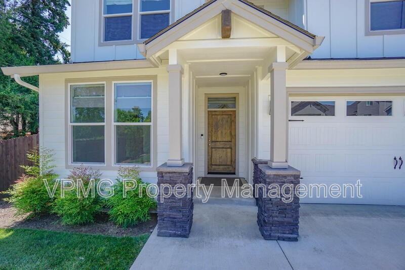 935 Se 36th St - Photo 3 of 48
