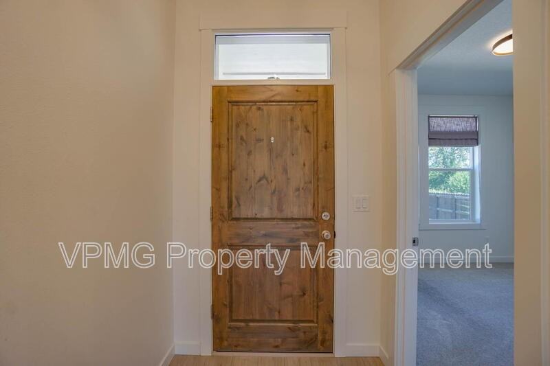 935 Se 36th St - Photo 4 of 48