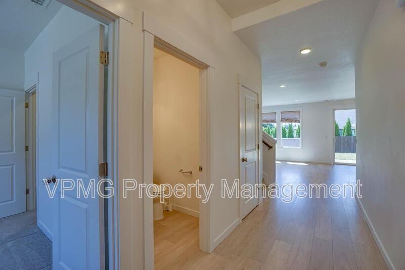 935 Se 36th St - Photo 5 of 48