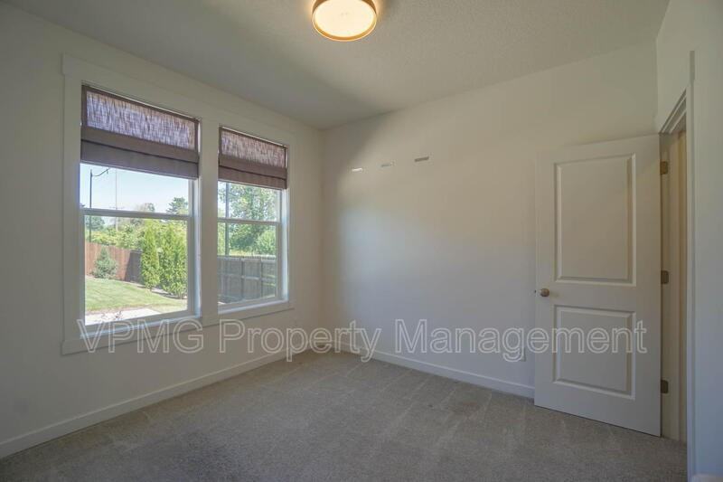 935 Se 36th St - Photo 6 of 48