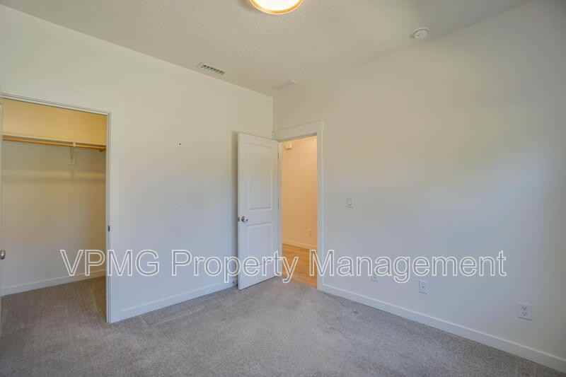 935 Se 36th St - Photo 7 of 48