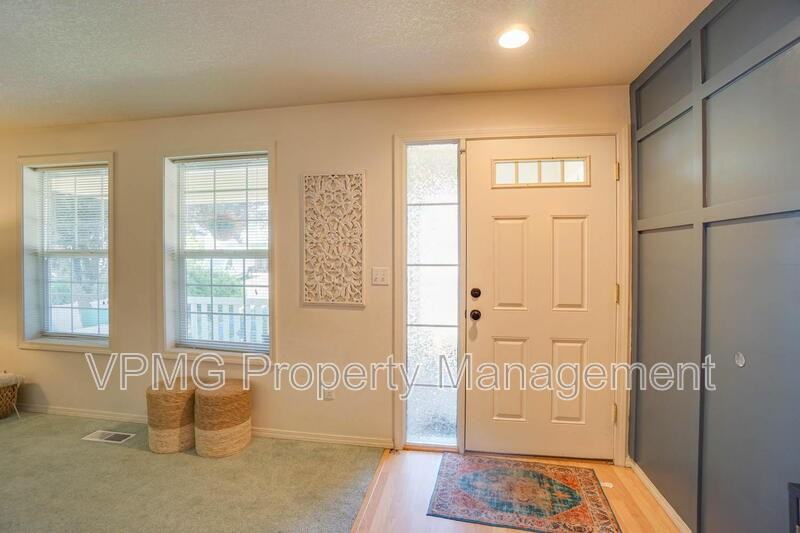 911 Nw 148th St - Photo 6 of 49
