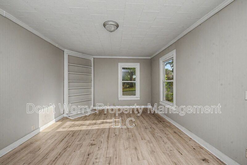 301 N 7th Ave - Photo 2 of 8