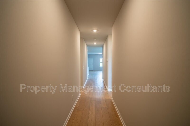 22845 Dashwood Ln - Photo 4 of 24