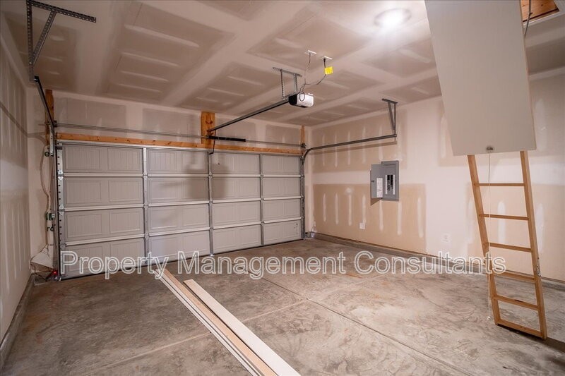 22845 Dashwood Ln - Photo 5 of 24
