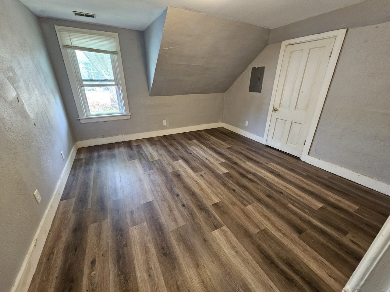 802 S Weed St #3 - Photo 3 of 10