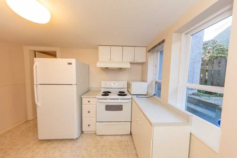 2215 18th Ave W - Photo 2 of 10