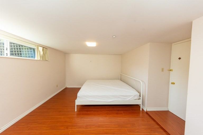 2215 18th Ave W - Photo 5 of 10