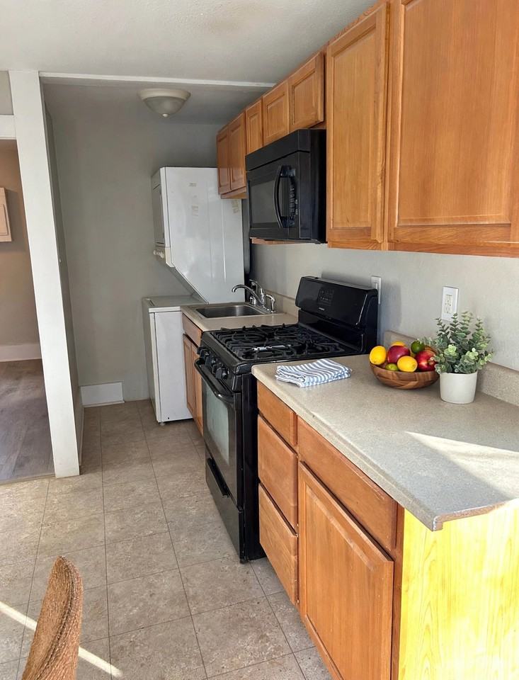 808 Clark Ave #810 - Photo 3 of 9