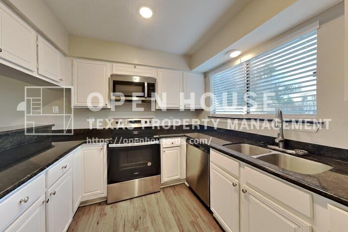 8022 Pine Falls Dr - Photo 6 of 20
