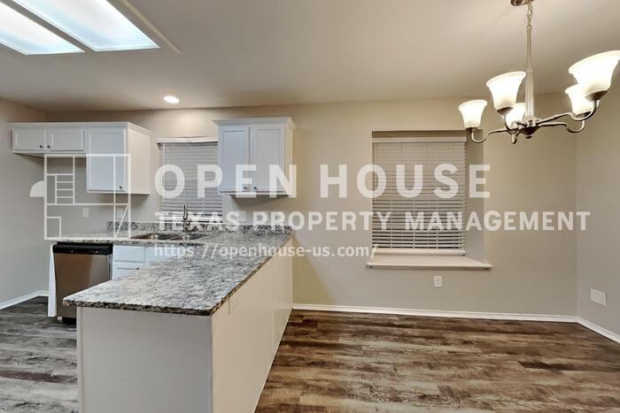 5510 Lee Hutson Ln - Photo 6 of 20