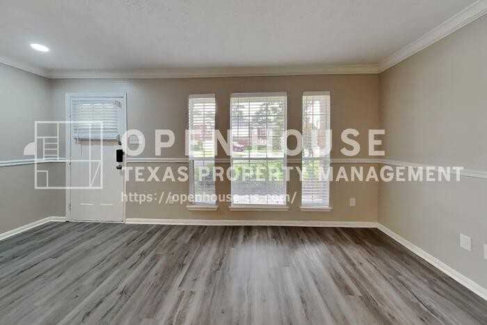 21884 Whispering Forest Dr - Photo 4 of 20