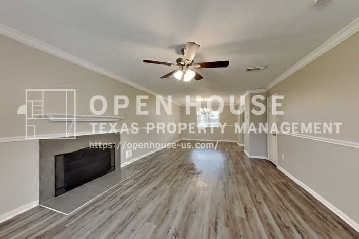 21884 Whispering Forest Dr - Photo 5 of 20