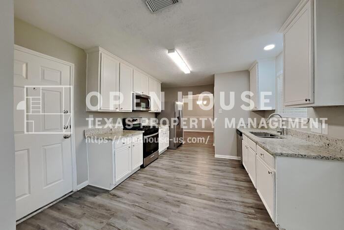 21884 Whispering Forest Dr - Photo 6 of 20