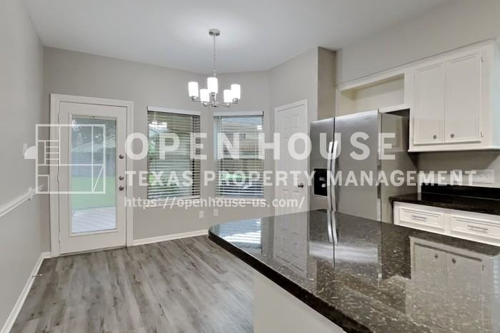 719 Fernglade Dr - Photo 6 of 24
