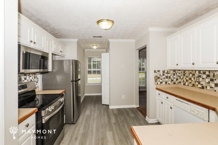 425 Misty Brook Ct - Photo 7 of 13