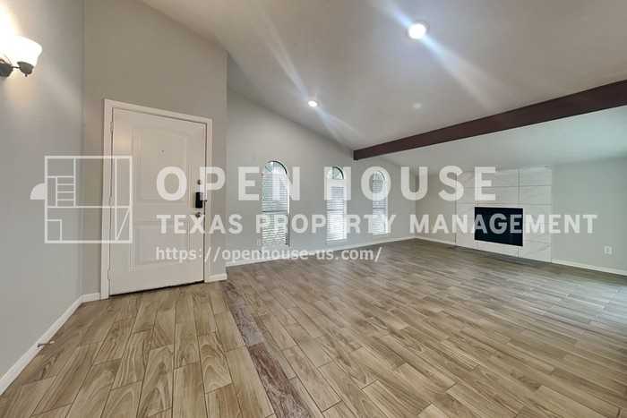 3815 Marywood Dr - Photo 4 of 20