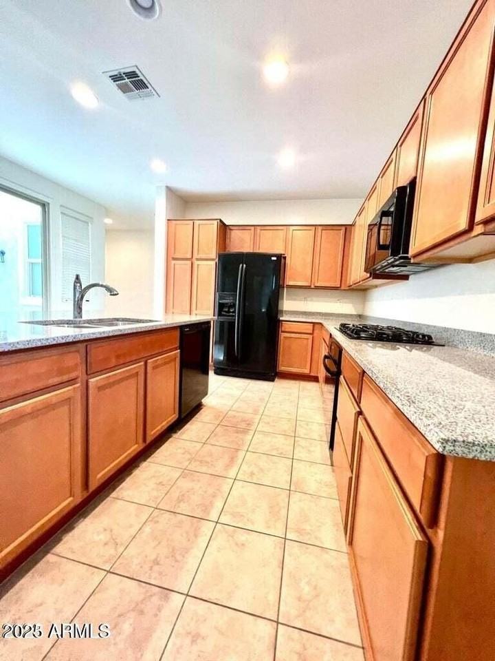 3836 E Stiles Ln - Photo 3 of 14