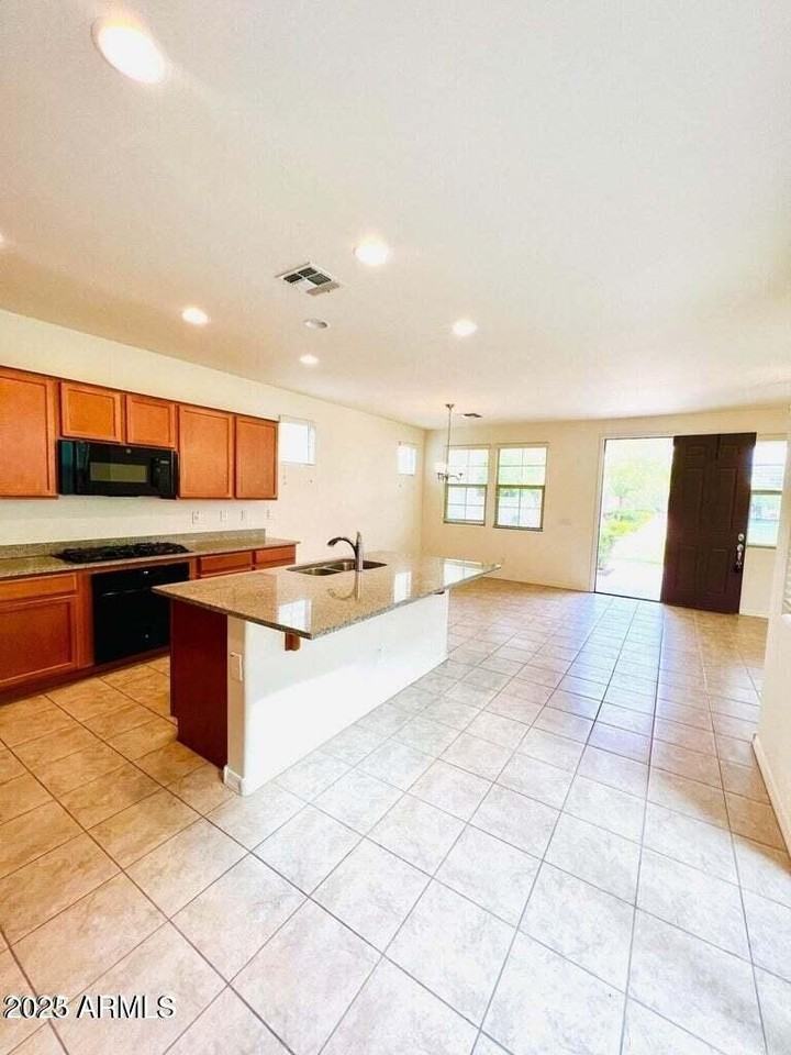 3836 E Stiles Ln - Photo 5 of 14