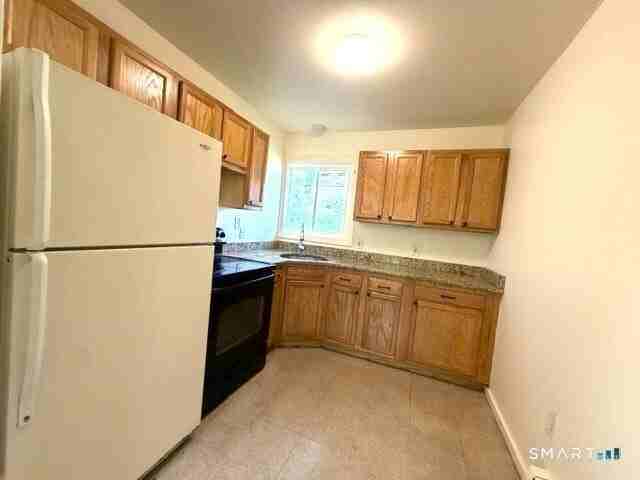 39 Village St - Photo 4 of 20