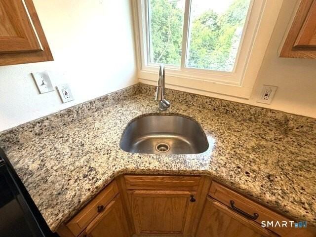 39 Village St - Photo 5 of 20