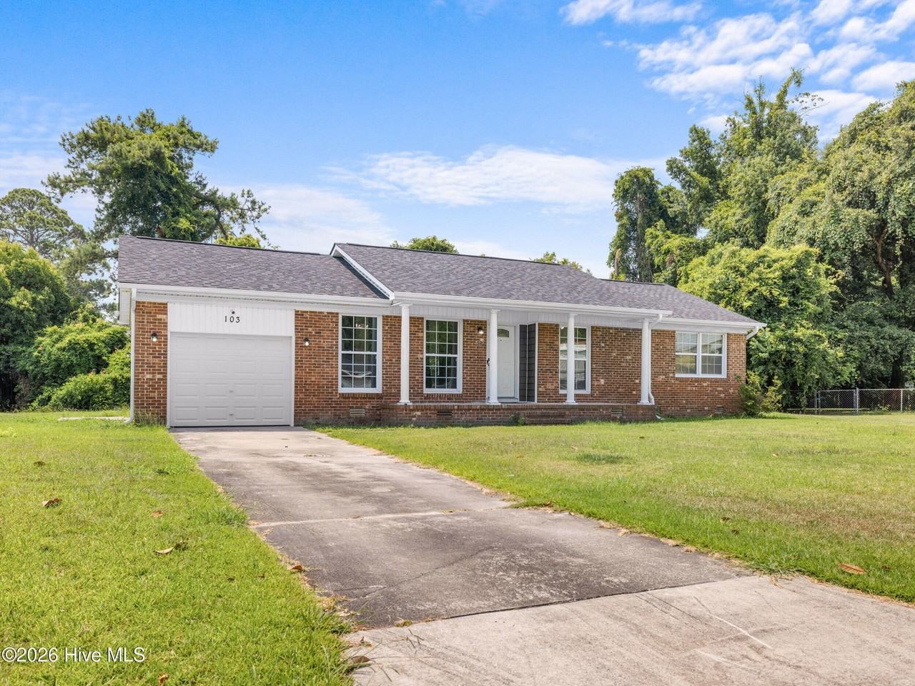 103 Oakwood Ct - Photo 2 of 30