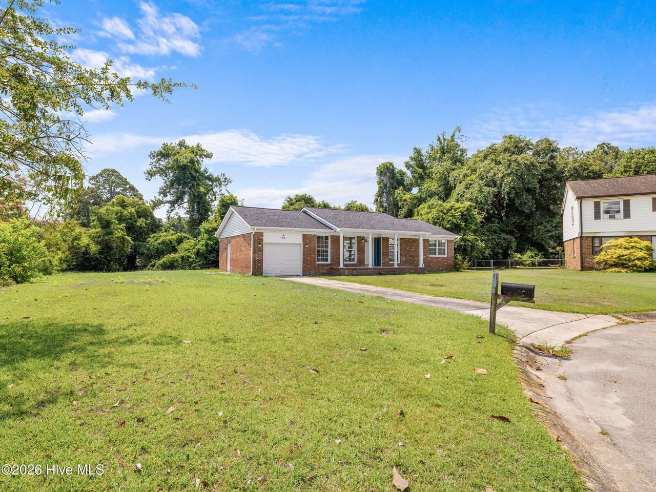 103 Oakwood Ct - Photo 3 of 30