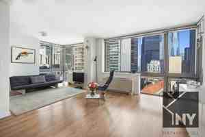 featured image of 2 Maiden Ln #3206
