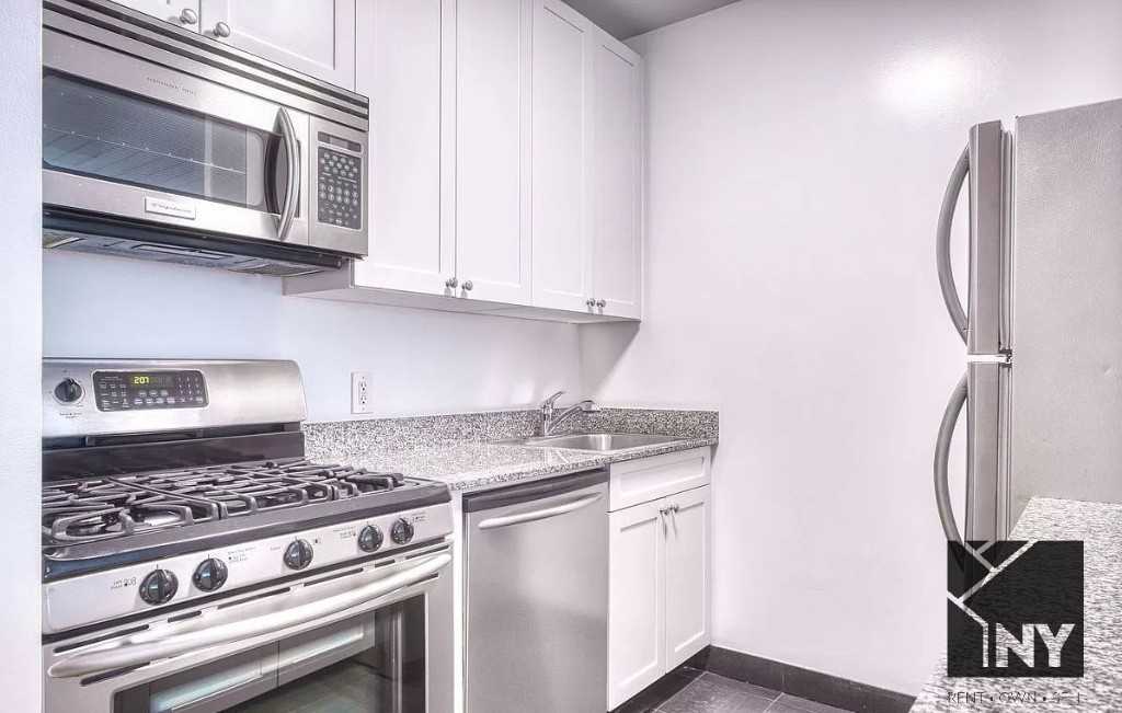 45 William St #1712 - Photo 2 of 4