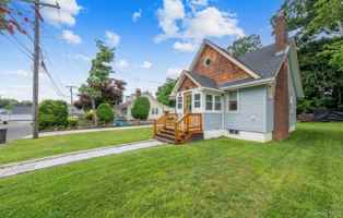 featured image of 8 Rosewood Ave
