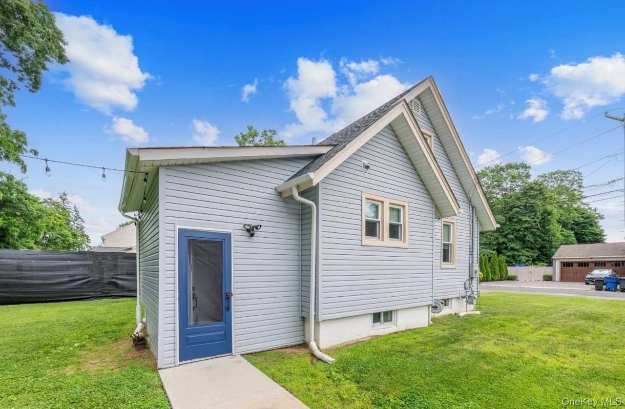 8 Rosewood Ave - Photo 2 of 20