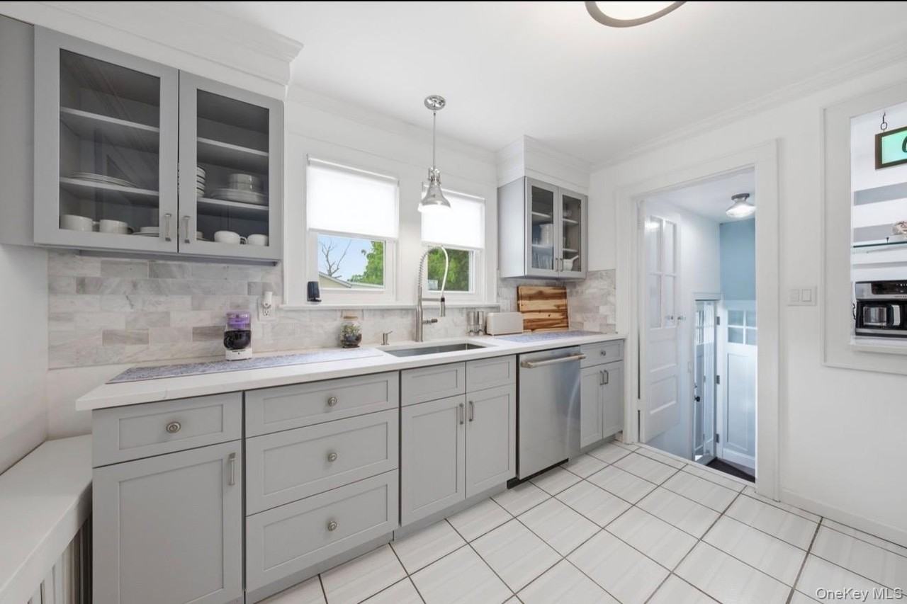 8 Rosewood Ave - Photo 5 of 20