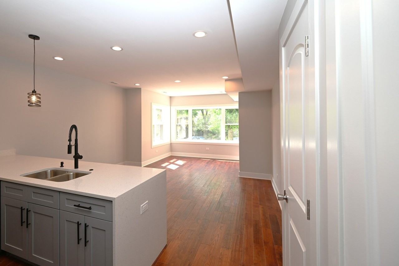 1630 W Thorndale Ave #1 - Photo 3 of 29