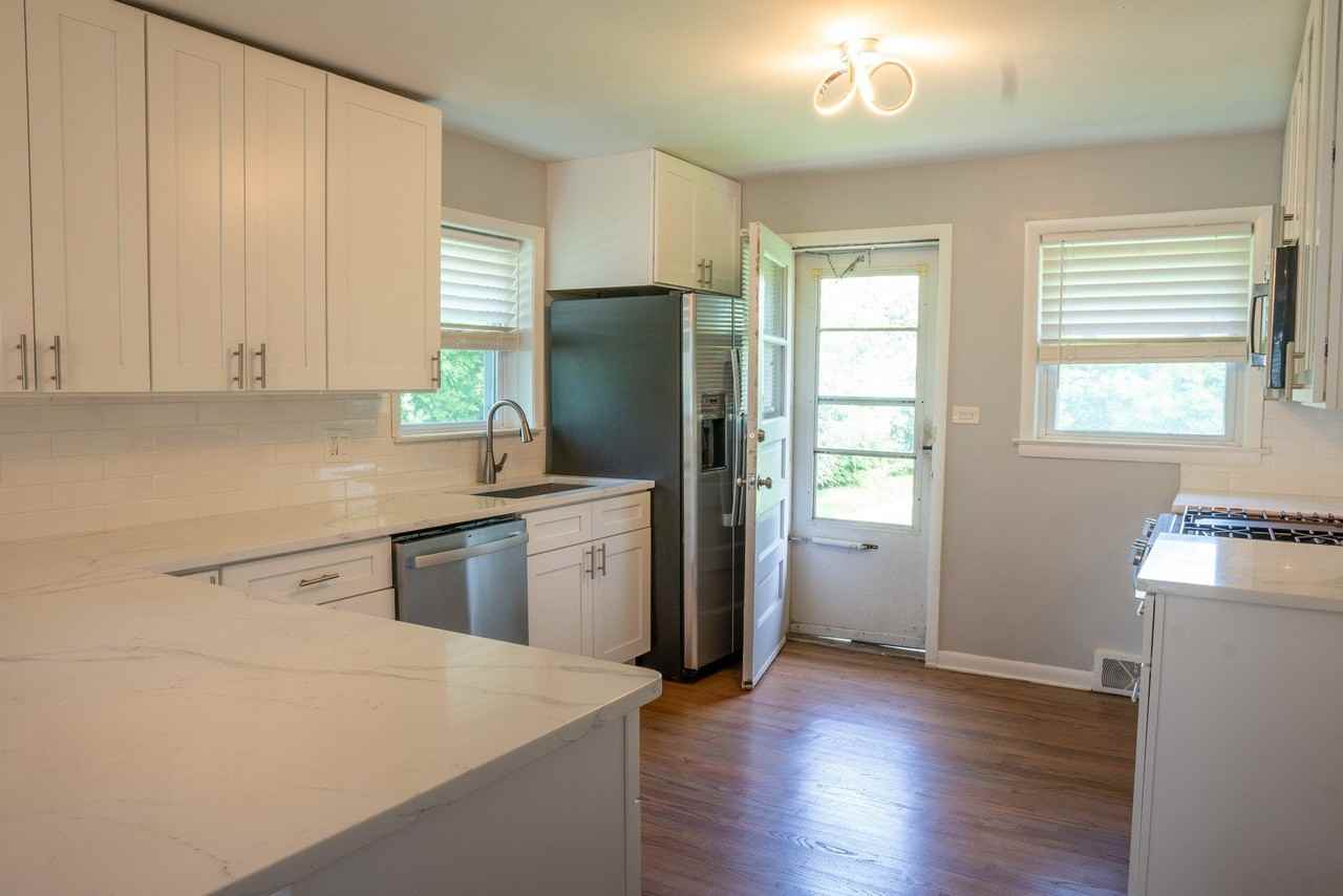 9733 Karlov Ave - Photo 6 of 38