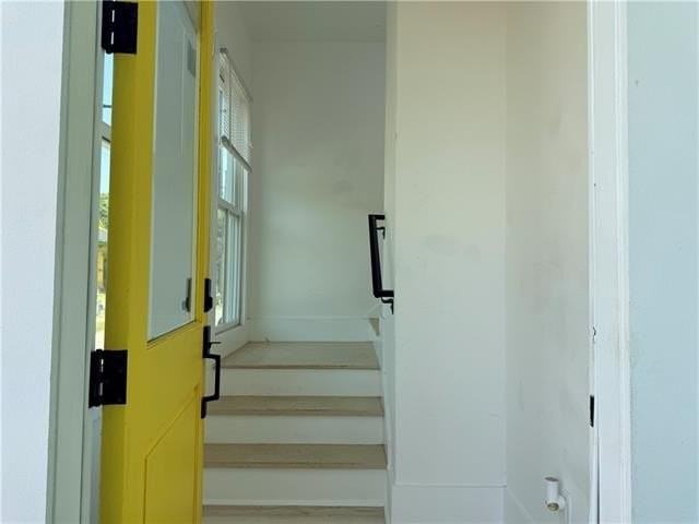 637 Lizardi St - Photo 3 of 17
