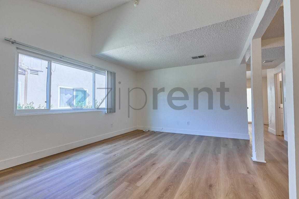 213 E Acacia St #A - Photo 4 of 27