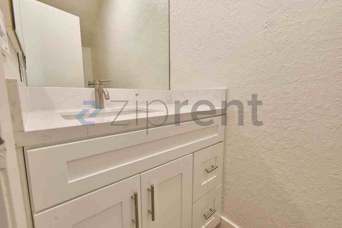 213 E Acacia St #A - Photo 7 of 27