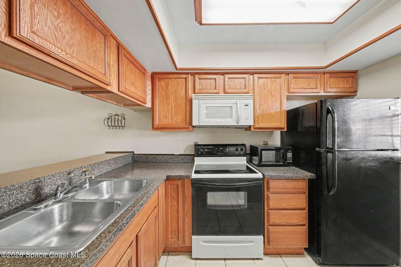 3150 Sir Hamilton Cir #2 - Photo 4 of 15