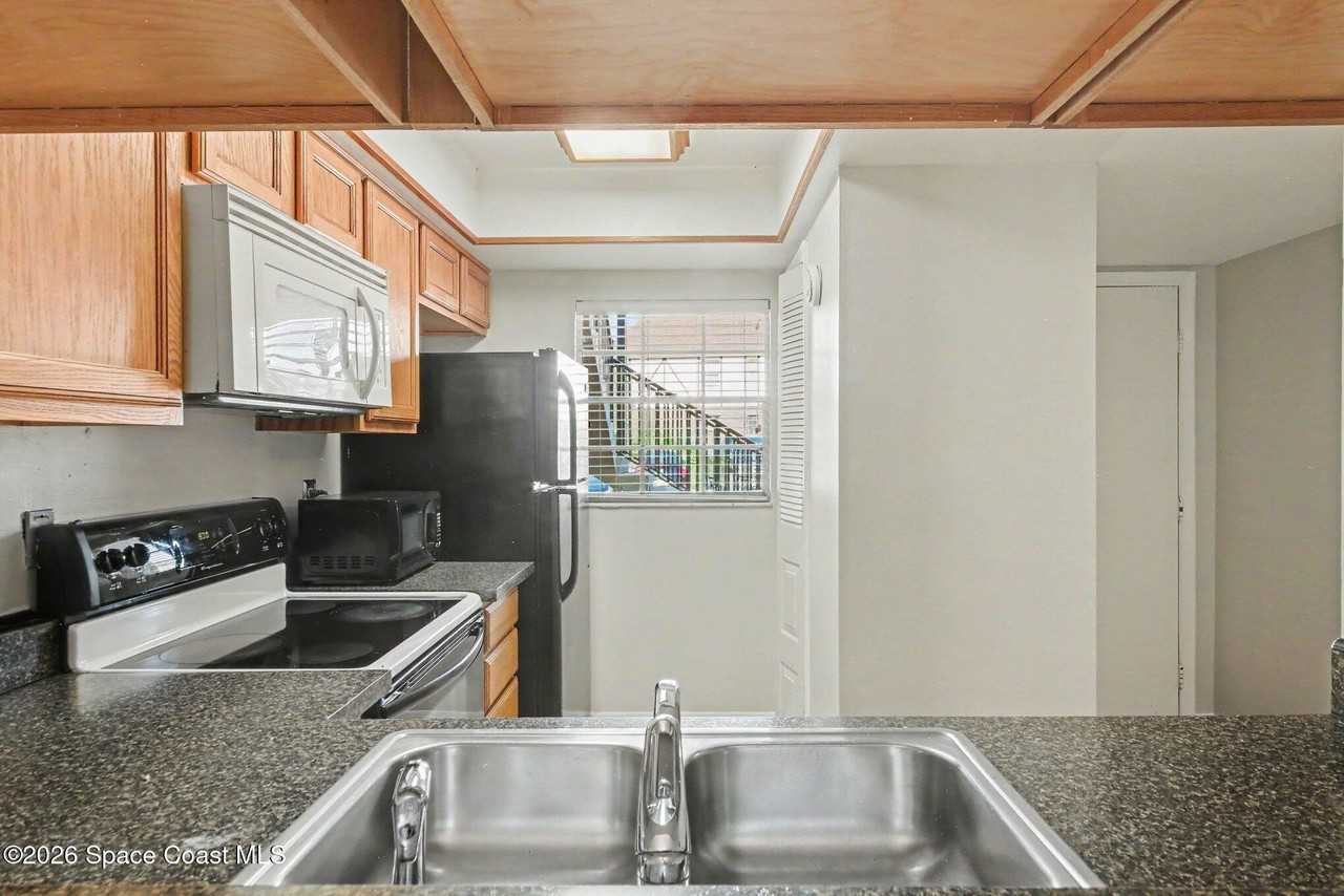 3150 Sir Hamilton Cir #2 - Photo 6 of 15